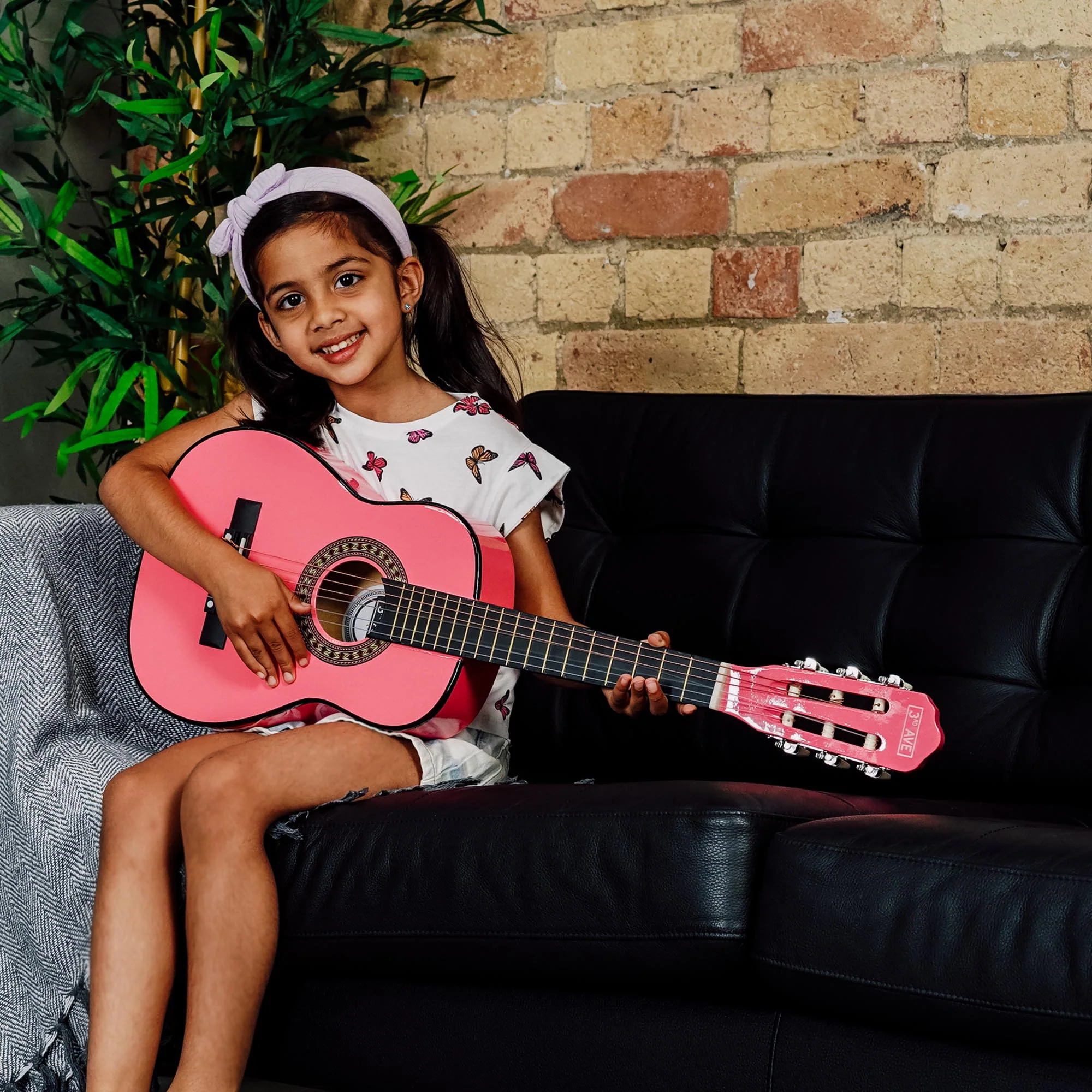 3rd Avenue 1/4 Size Classical Guitar Pack - Pink - Image 5