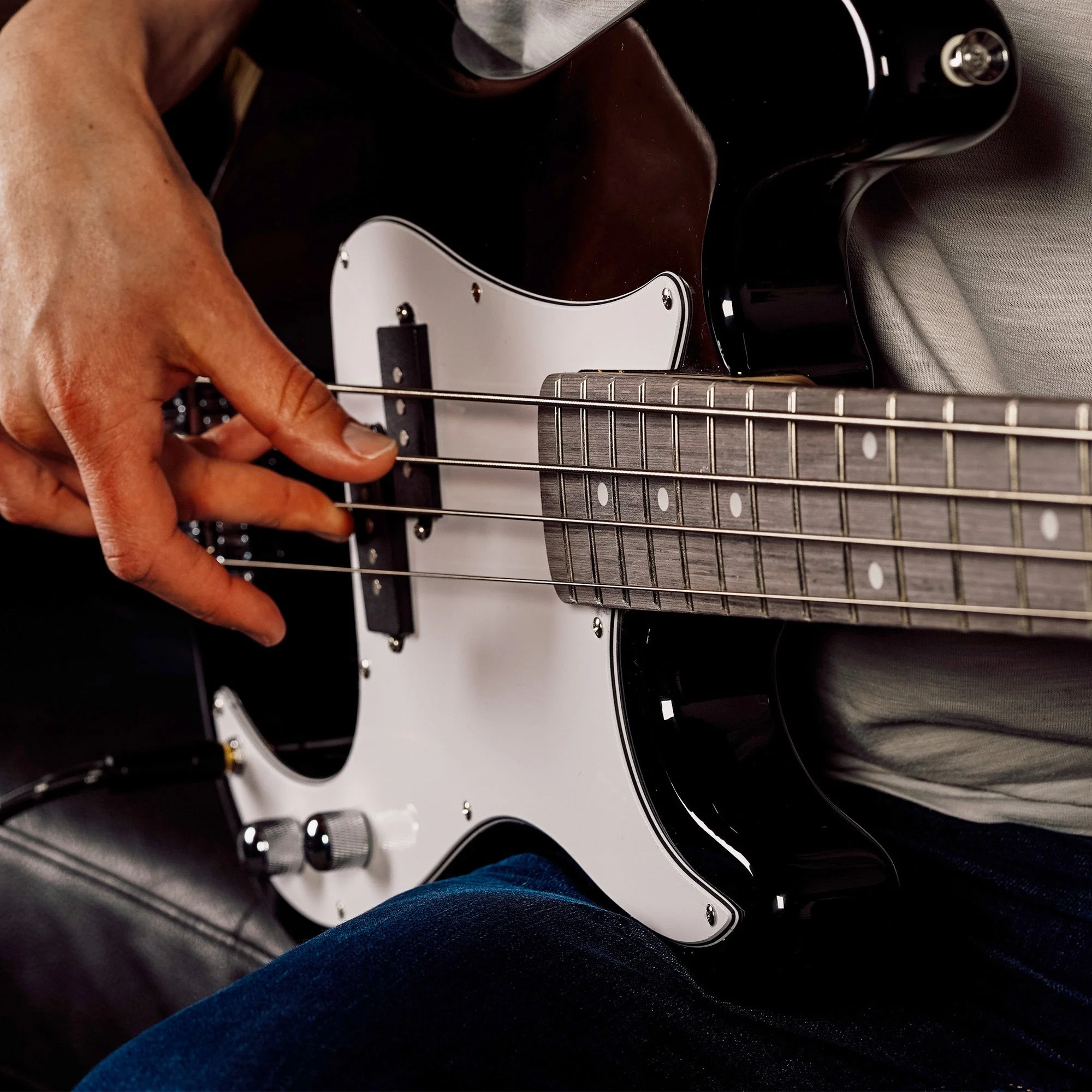 3rd Avenue Bass Guitar Starter Pack - Black - Image 6