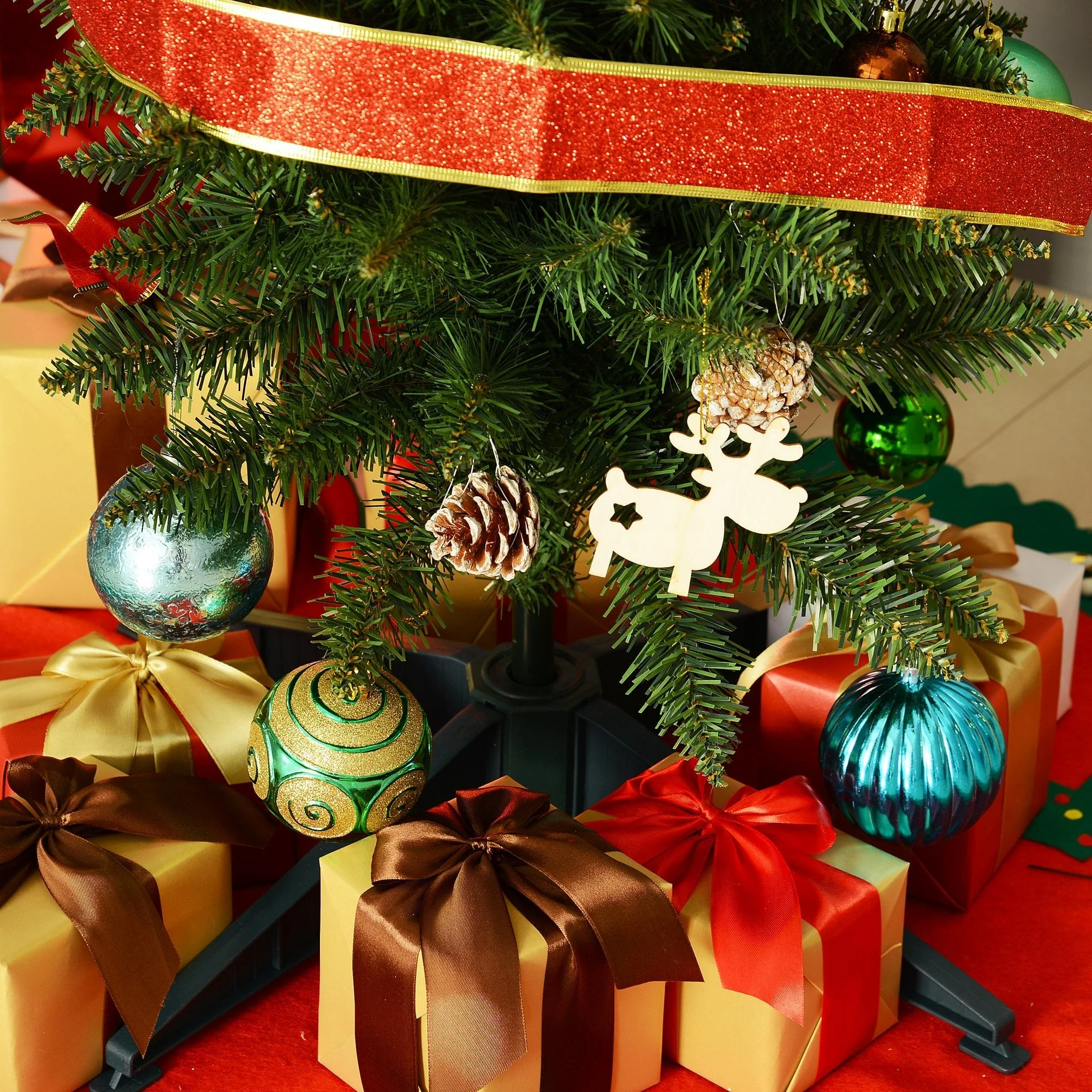 Artificial Pine Tree, 1.5m, Plastic Stand - Image 7