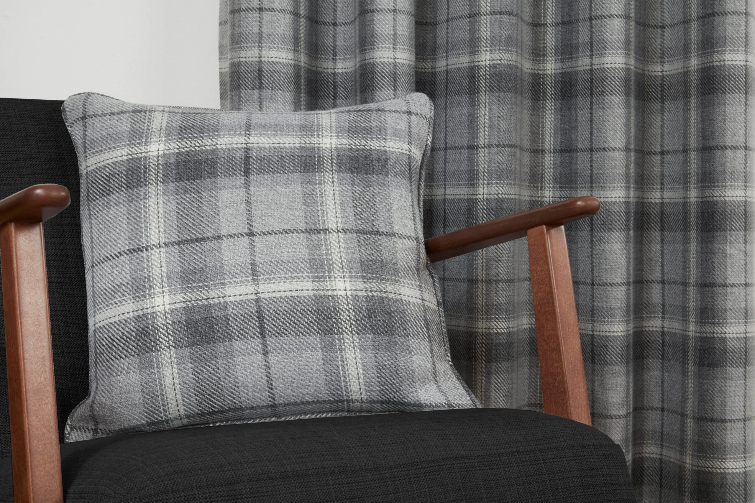 CARNOUSTIE GREY EYELET CURTAINS - Image 4