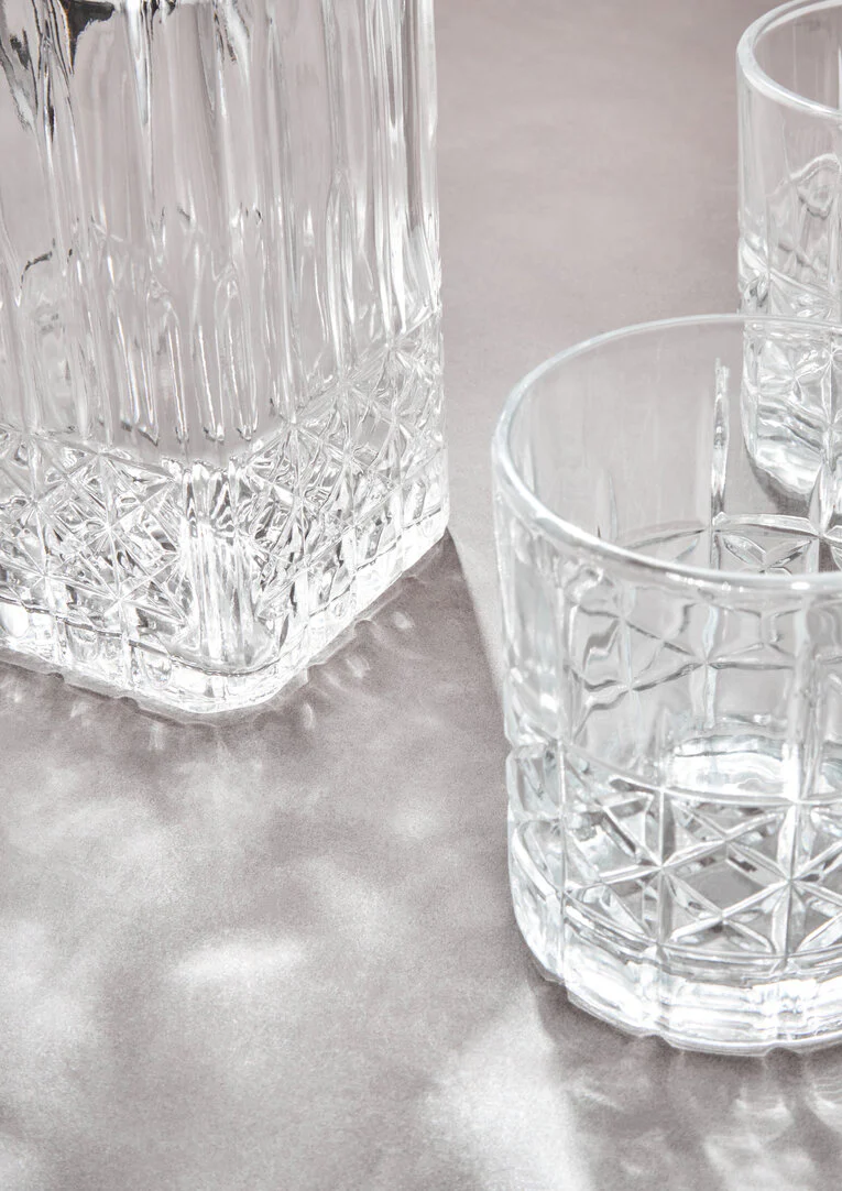 Dayla Diamond Pattern Decanter With Four Glasses - Image 4