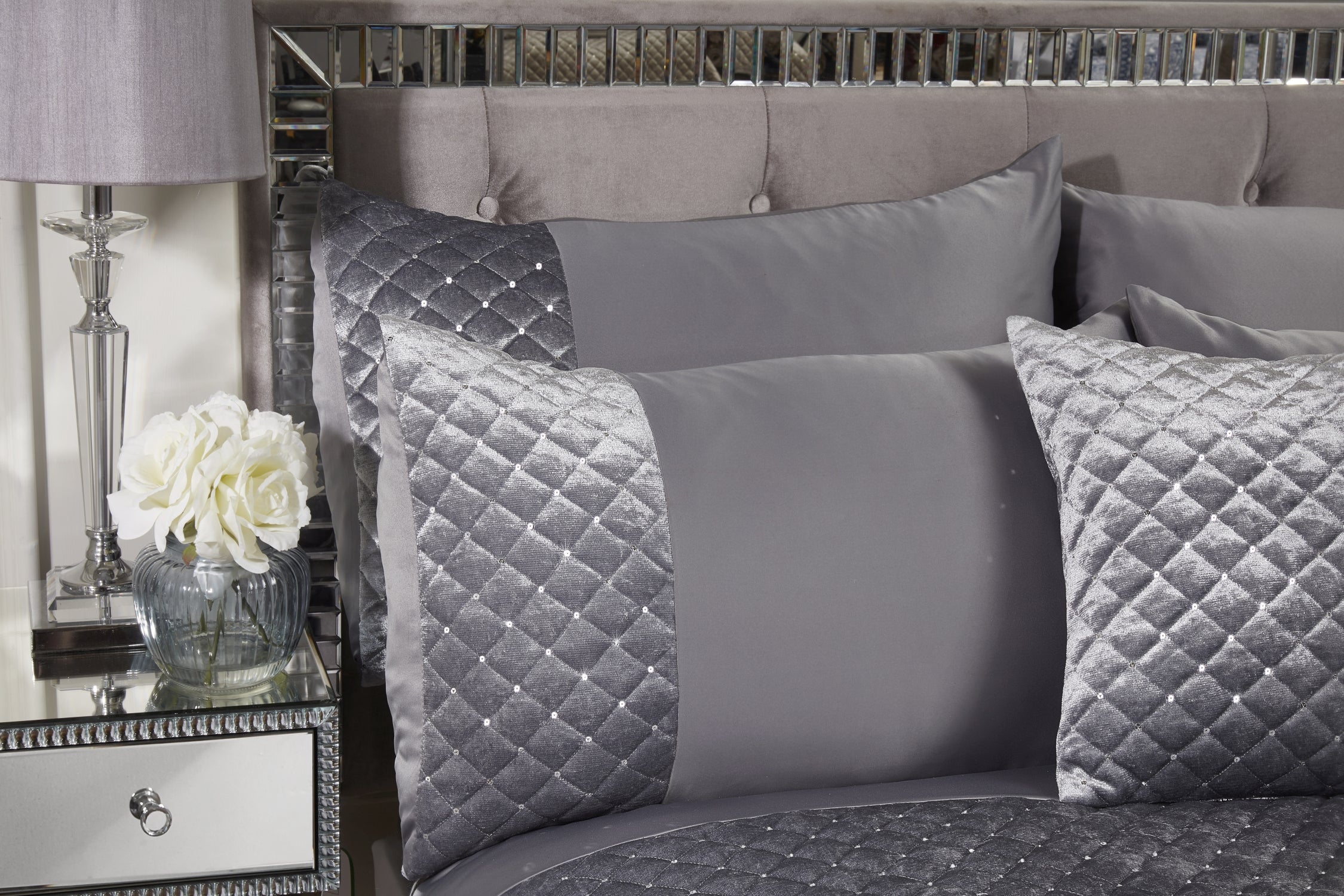 Glamour - Quilted Sequin Velvet Bedspread Set in Silver - Image 3