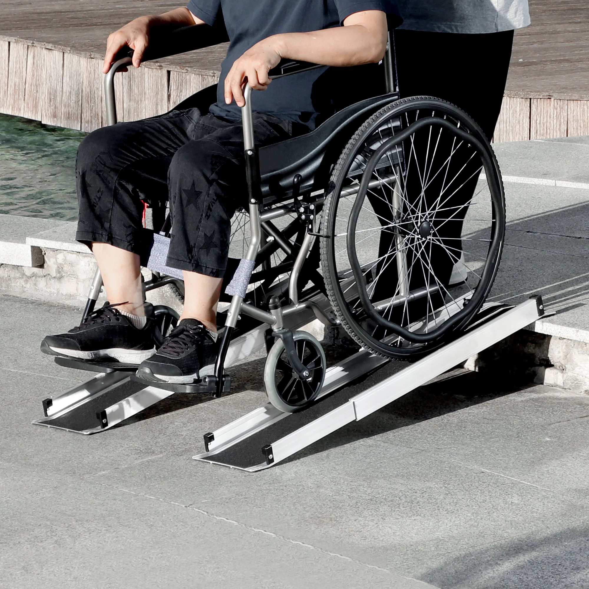 HOMCOM Aluminium Telescopic Wheelchair Ramps, 122cm, 270kg, Folding Ramp - Image 7