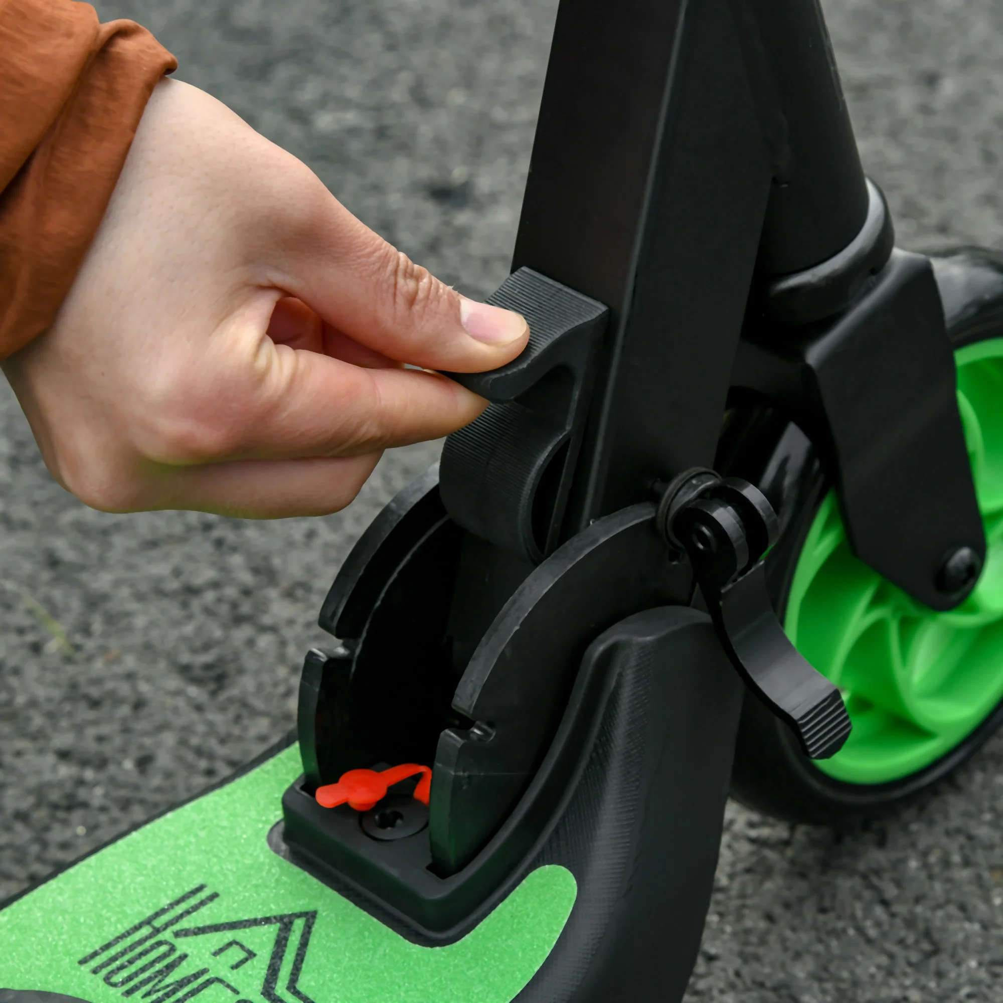 HOMCOM Folding Electric Scooter With Rear Wheel Brake - Image 17