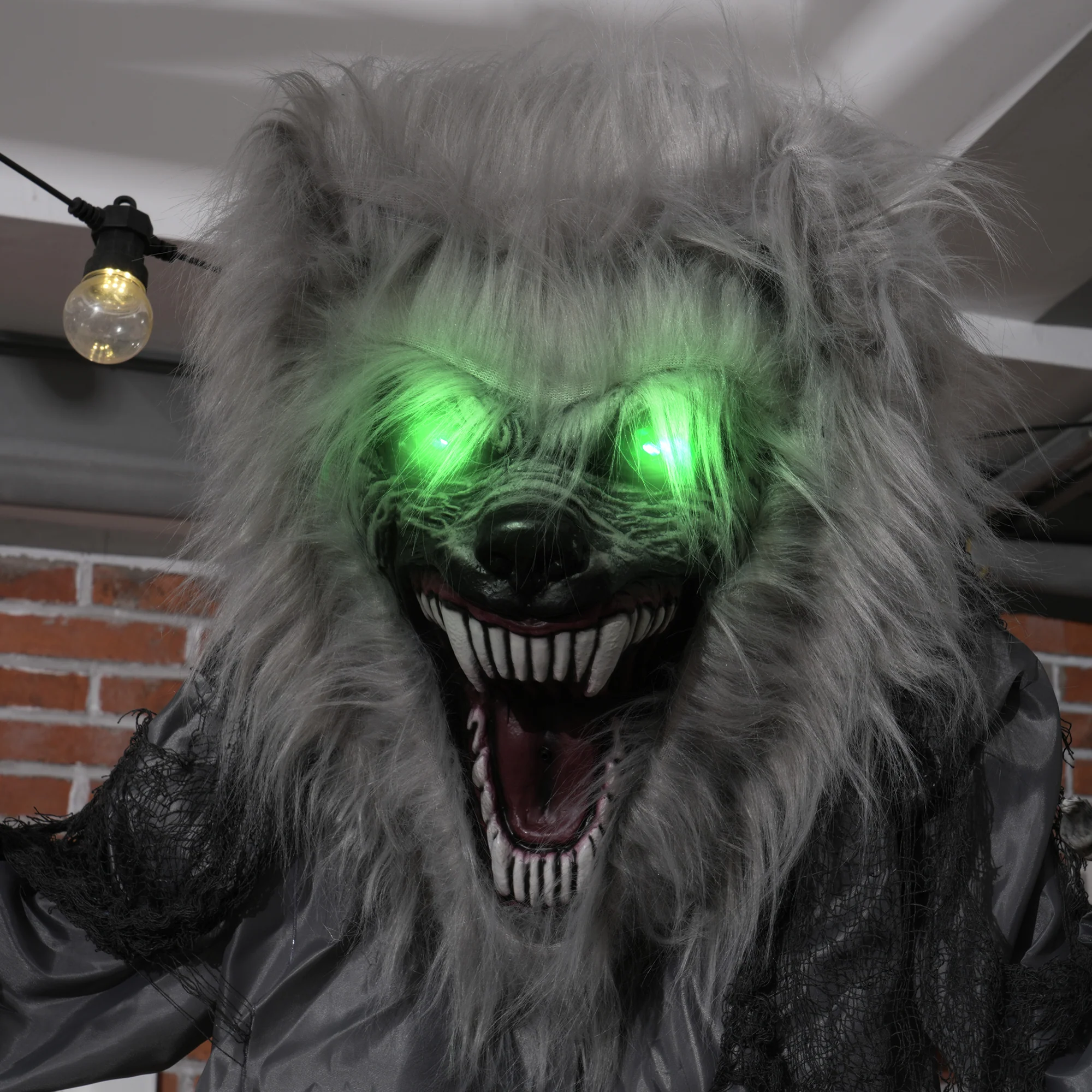 HOMCOM Halloween Skeleton Werewolf Animatronic Prop with Light Up Eyes - Image 8