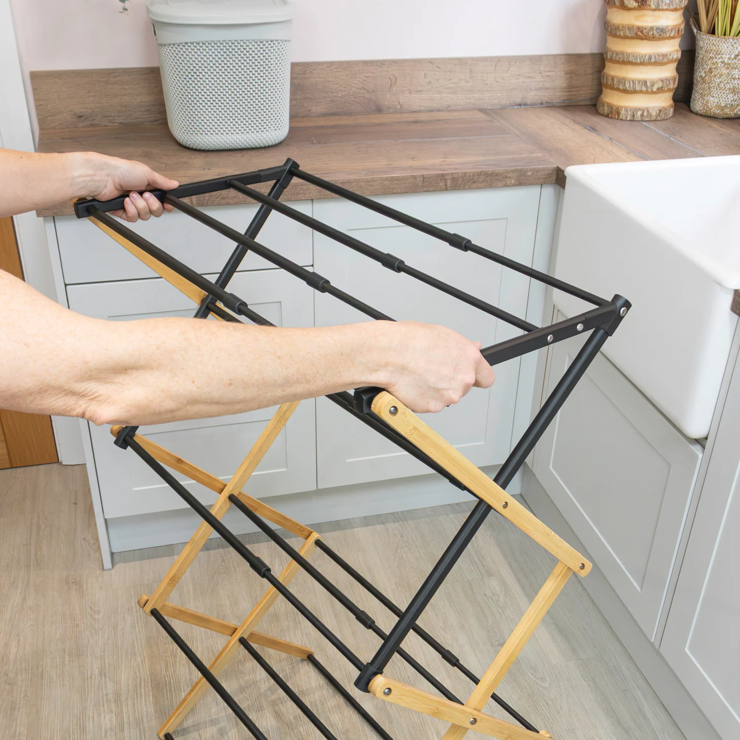 JVL Bamboo Extendable 3 Tier Concertina Laundry Clothes Airer, 8M - Image 8