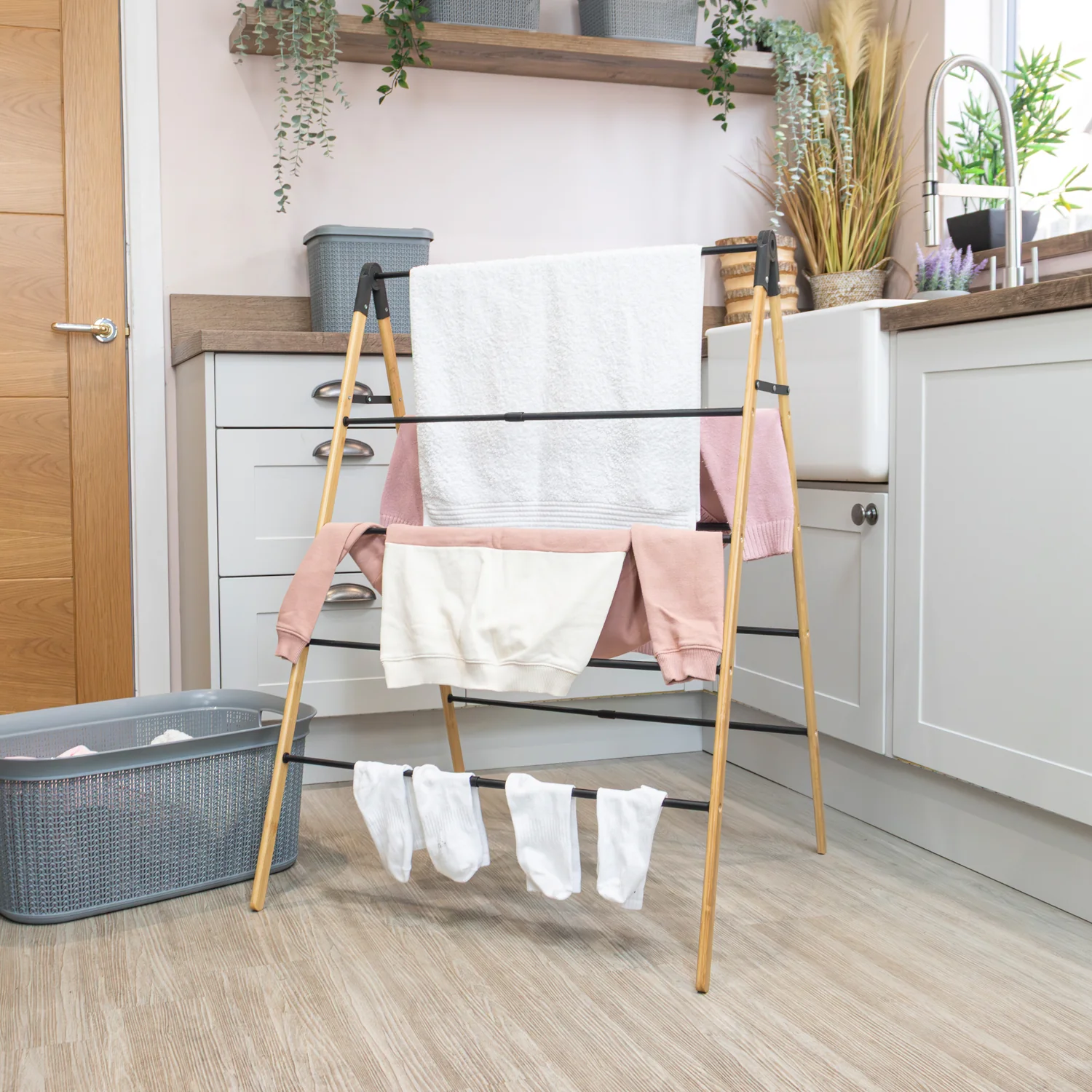 JVL Bamboo Extendable 4 Tier Laundry Clothes Airer Ladder, 6M - Image 8