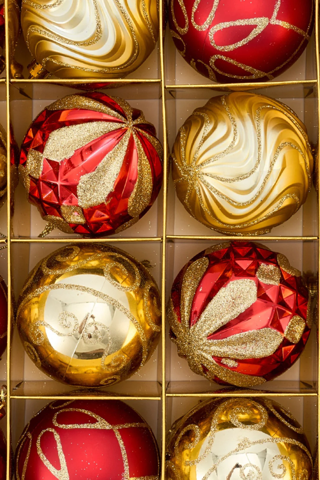 Lifeideas 16-Piece Christmas Ornaments Set For Tree Decorations - Image 3