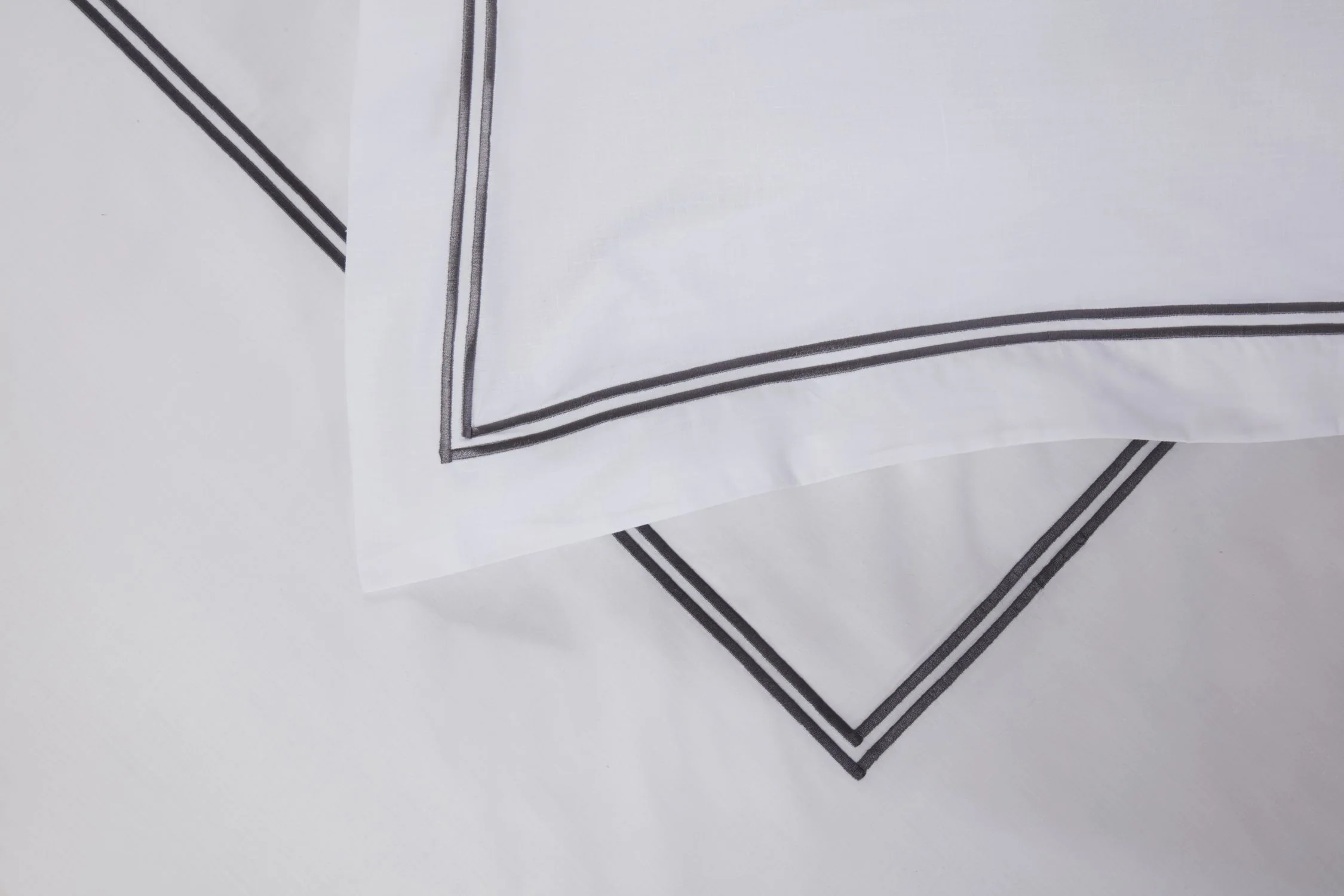 Mayfair - Embroidered Duvet Set With Oxford Pillowcase In Navy - Image 2