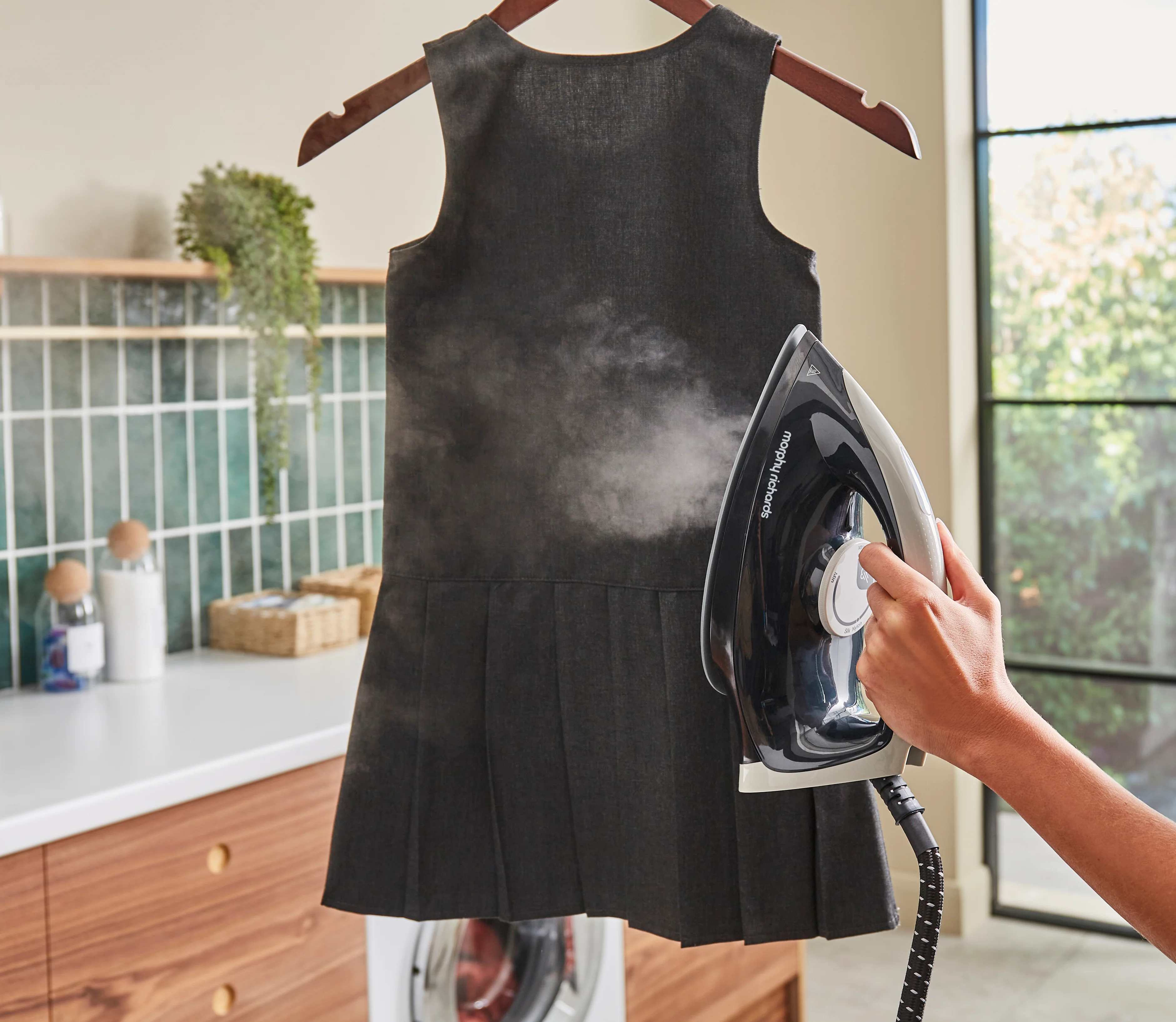 Morphy Richards Easy Steam 2400w Steam Generator Iron - Image 2