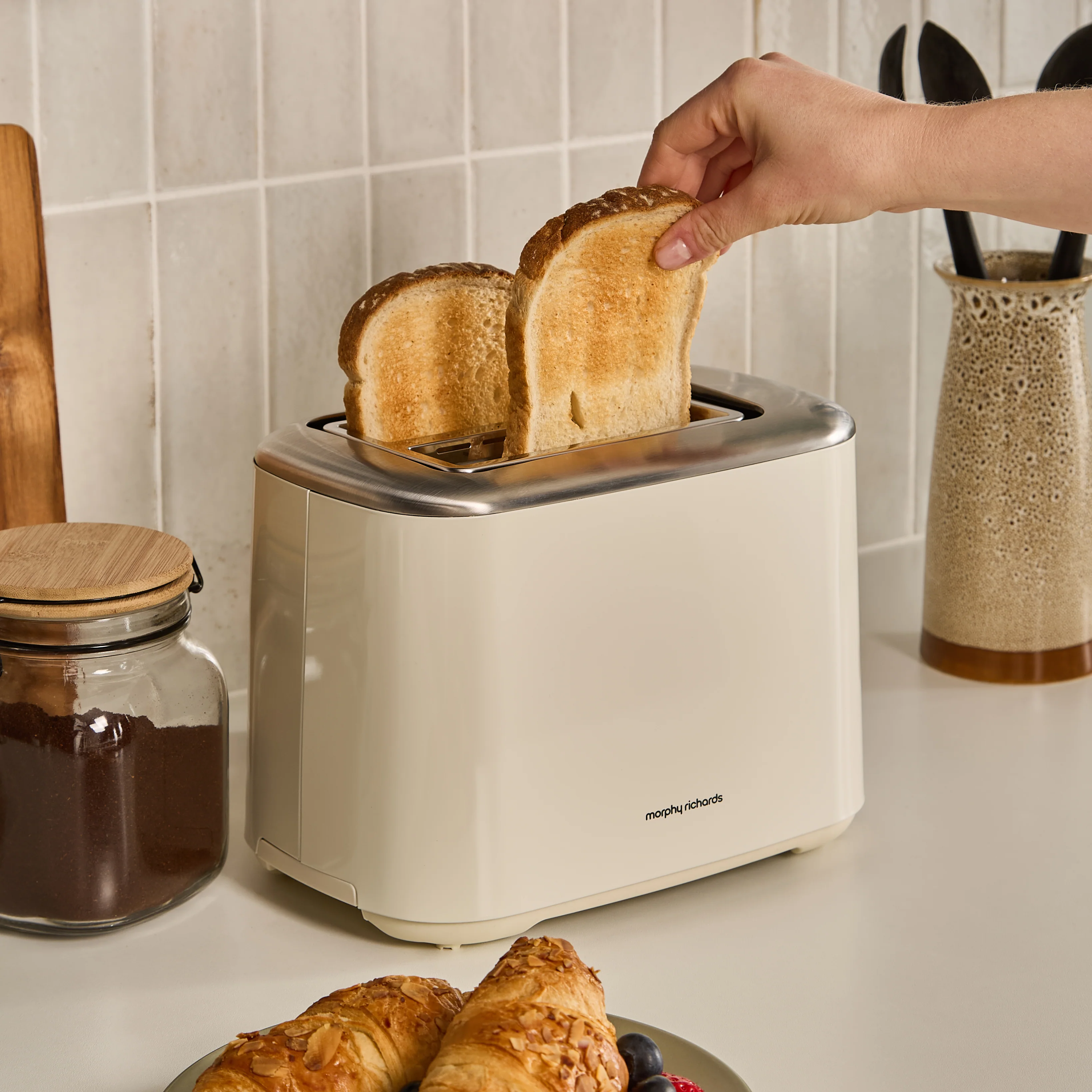 Morphy Richards Equip Morphy Cream Kettle And Toaster Set - Image 12