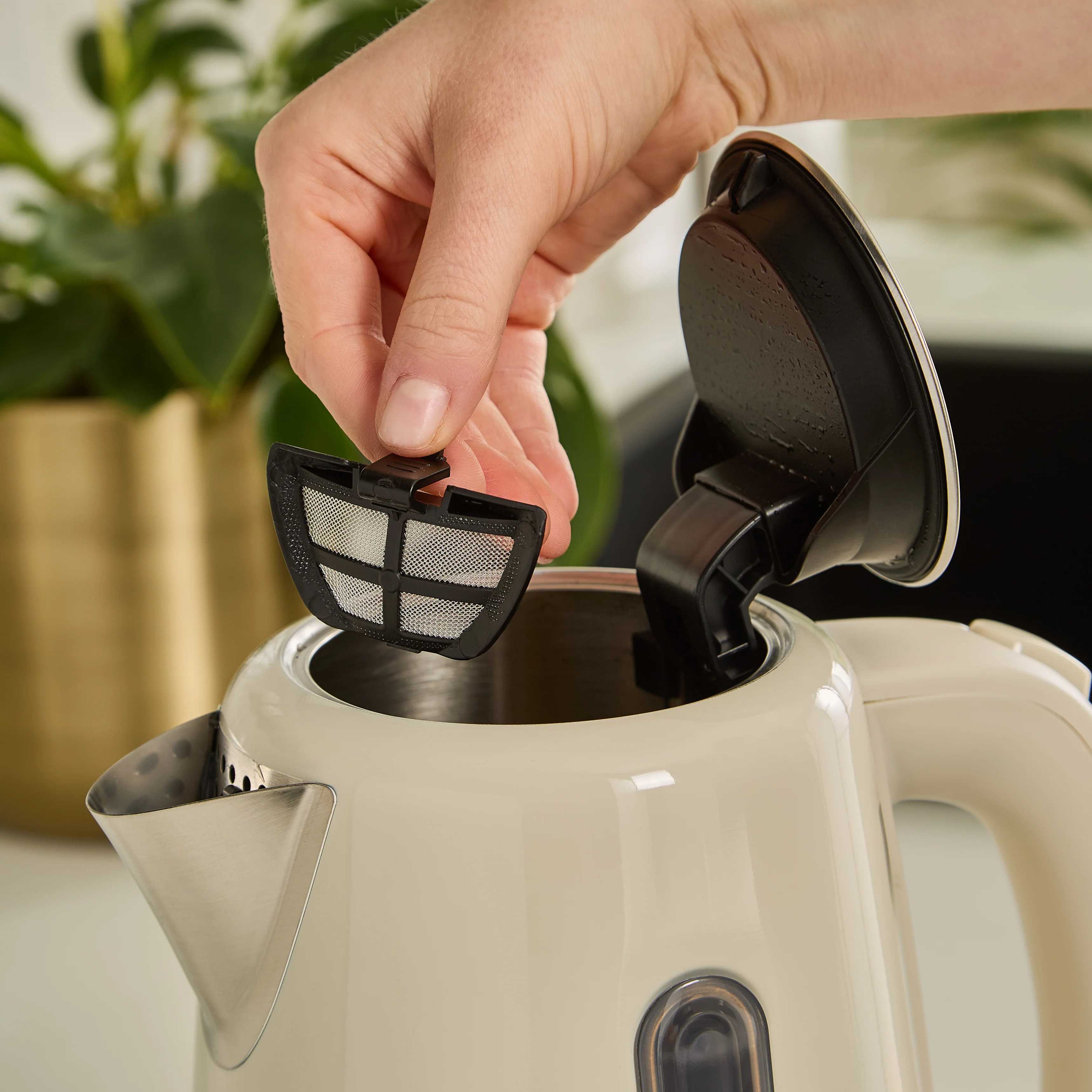 Morphy Richards Equip Morphy Cream Kettle And Toaster Set - Image 13