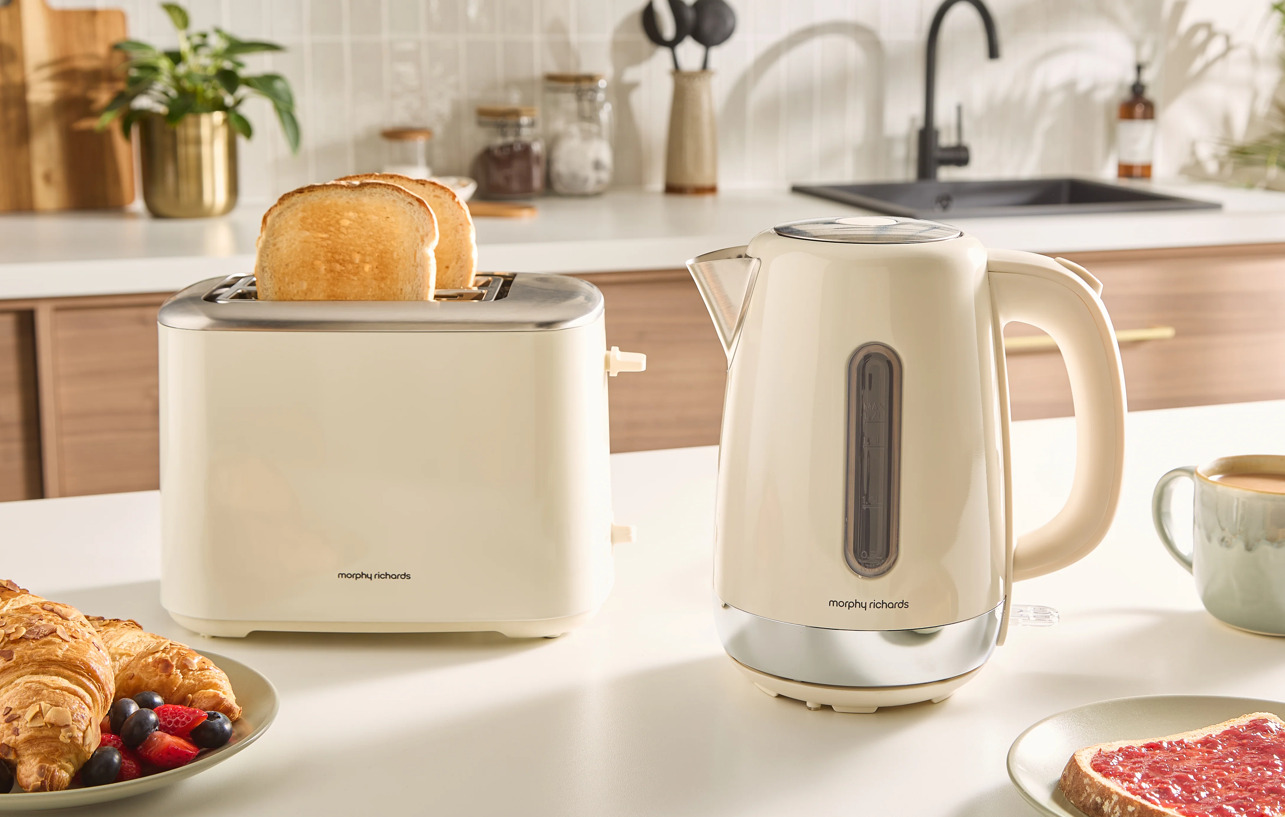 Morphy Richards Equip Morphy Cream Kettle And Toaster Set - Image 2