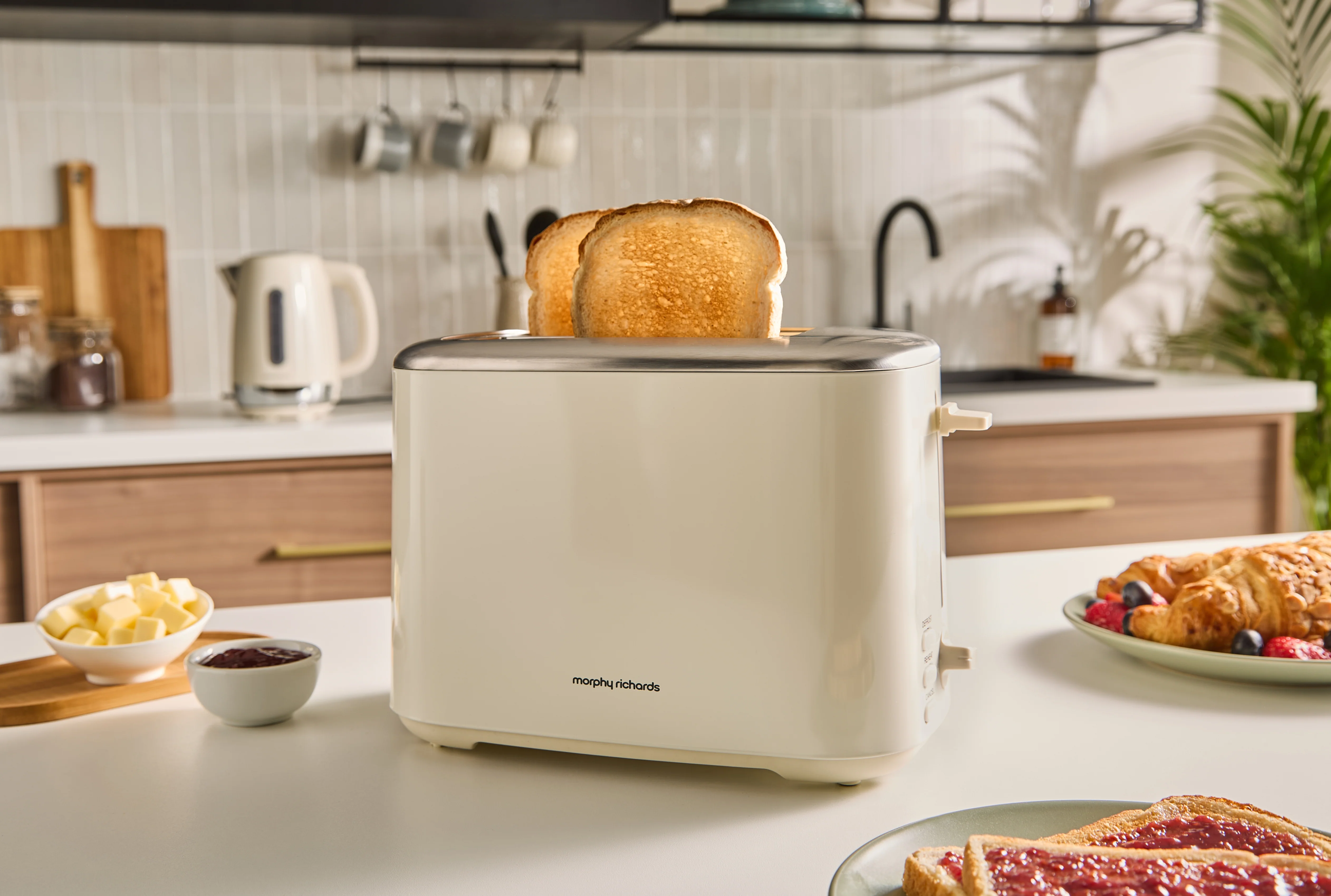 Morphy Richards Equip Morphy Cream Kettle And Toaster Set - Image 8