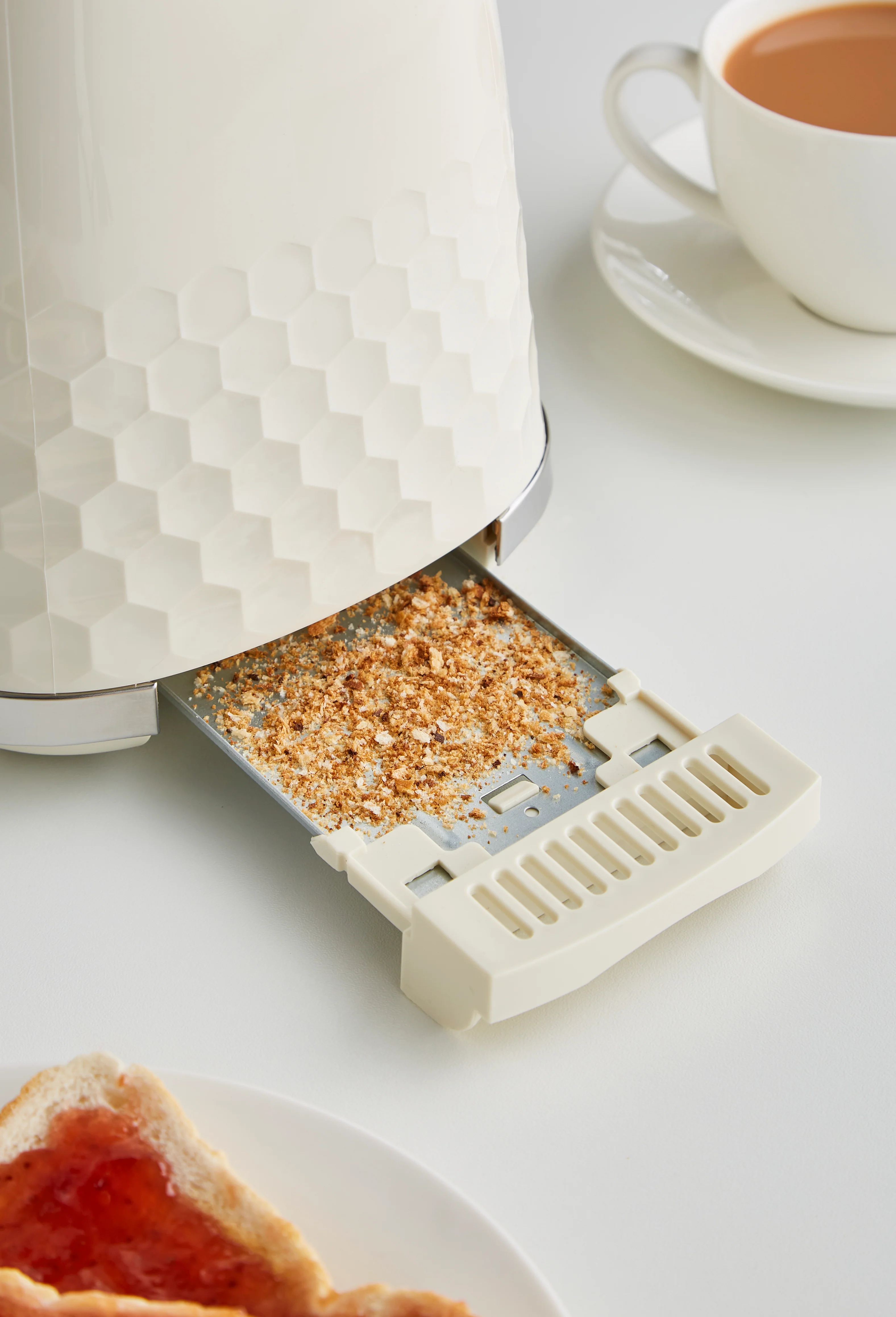 Morphy Richards Hive Cream Kettle and Toaster Set - Image 12
