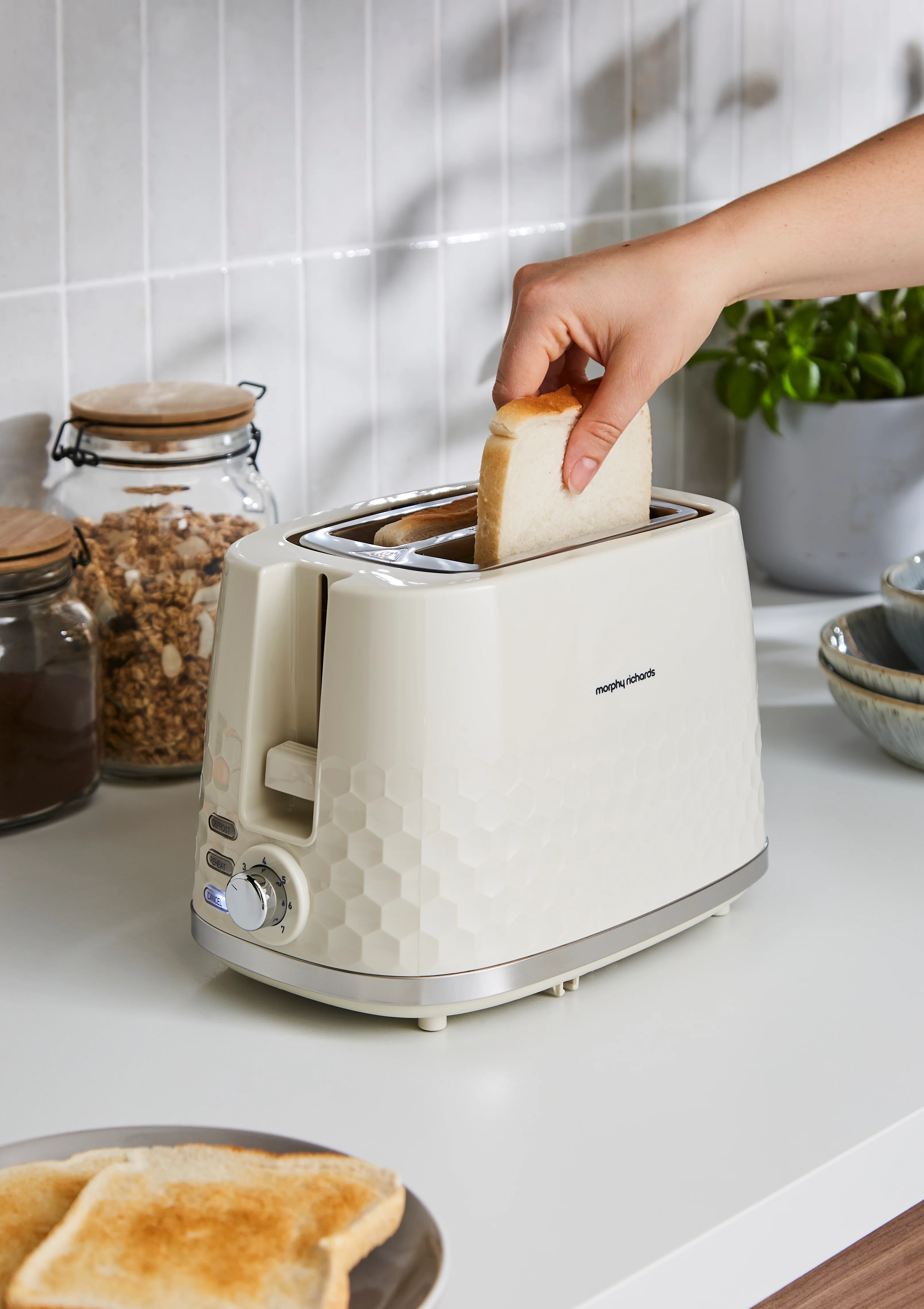 Morphy Richards Hive Cream Kettle and Toaster Set - Image 13