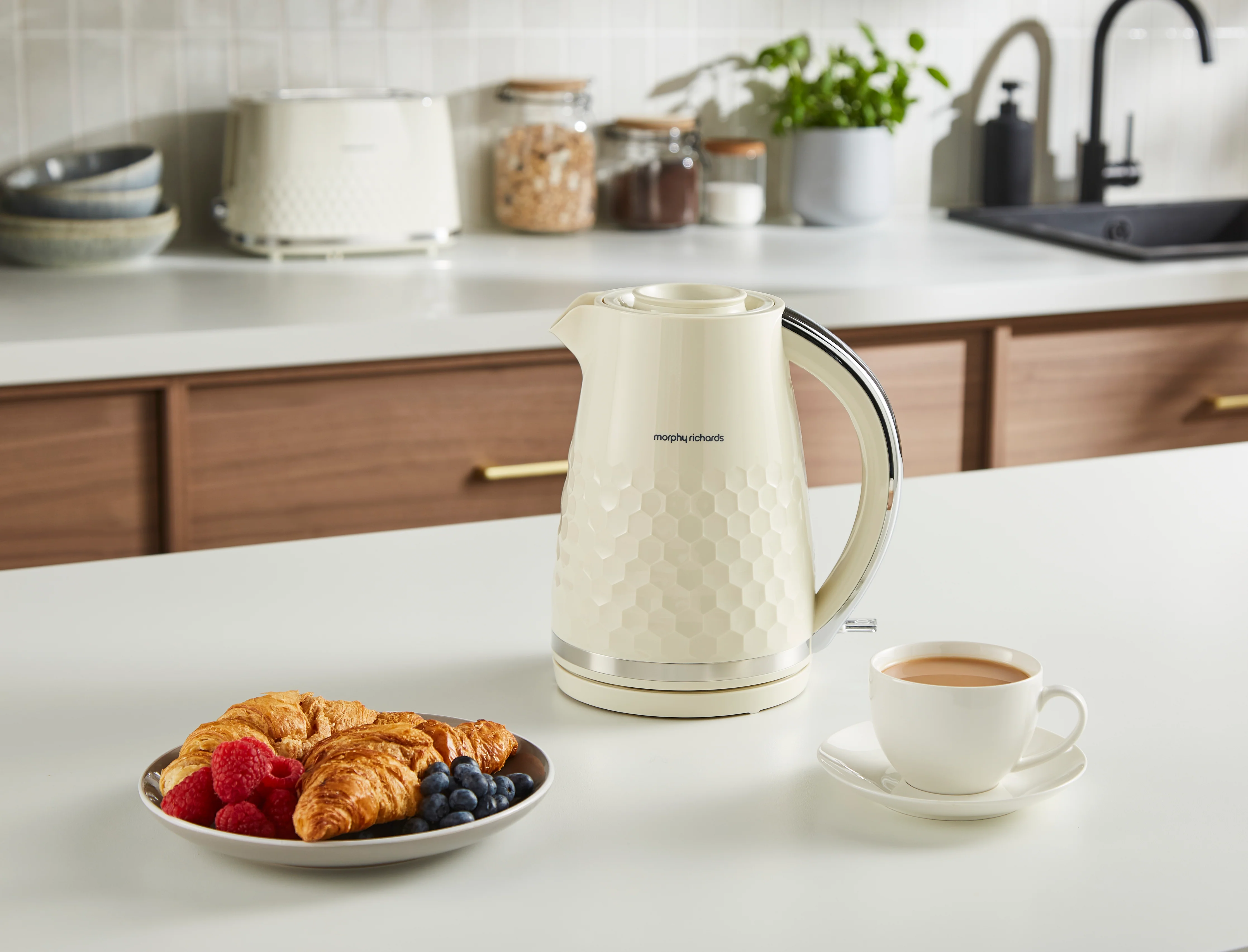 Morphy Richards Hive Cream Kettle and Toaster Set - Image 5