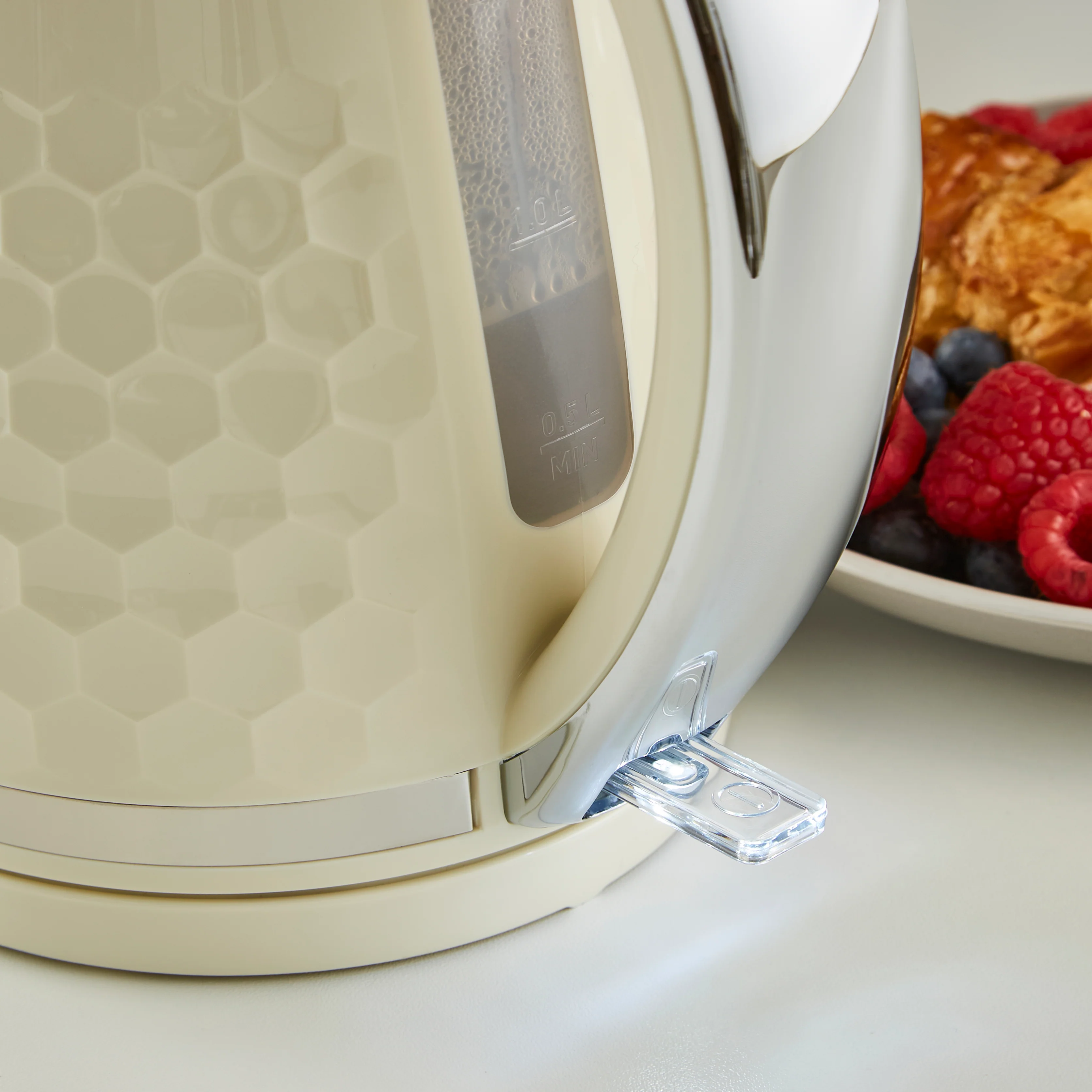 Morphy Richards Hive Cream Kettle and Toaster Set - Image 6