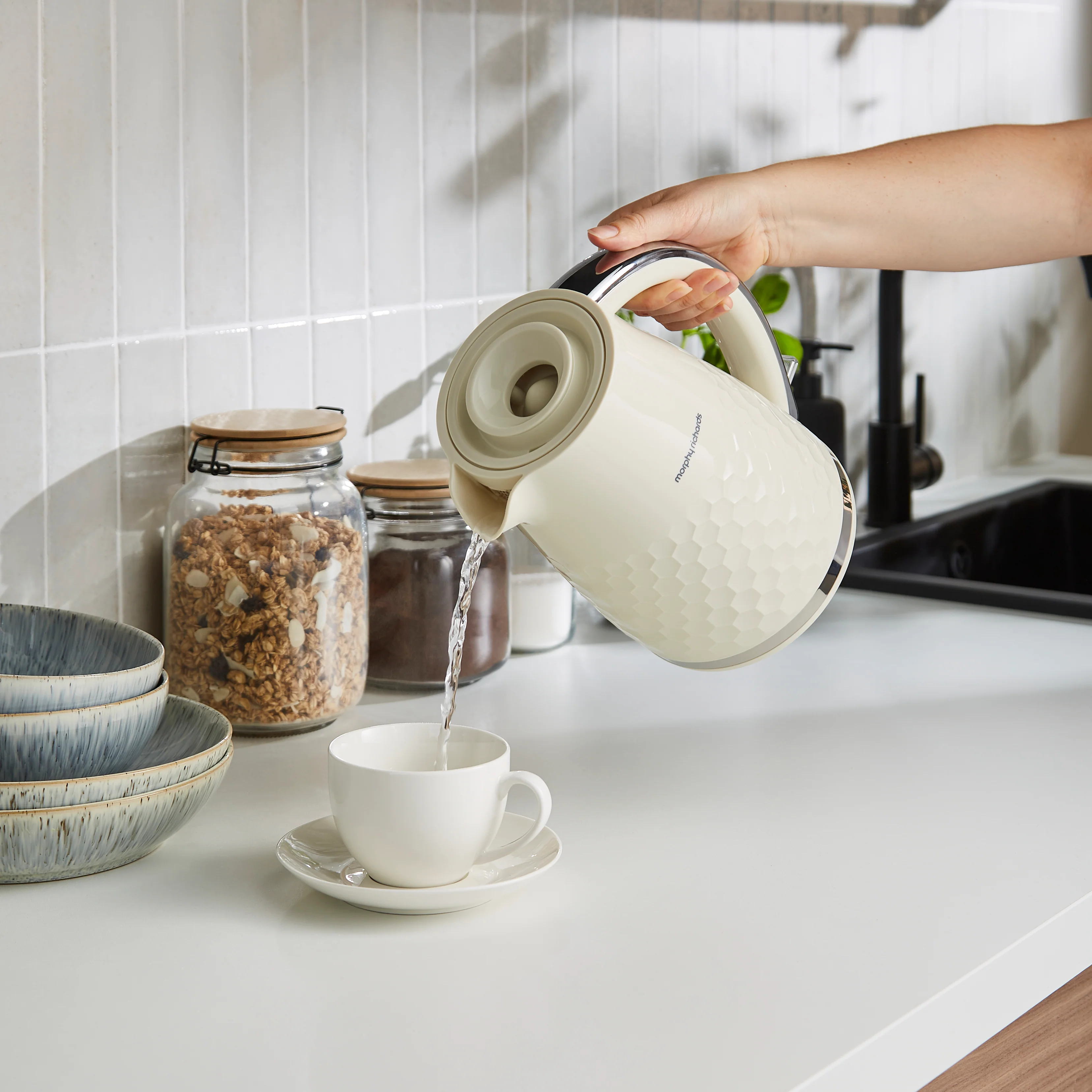 Morphy Richards Hive Cream Kettle and Toaster Set - Image 7