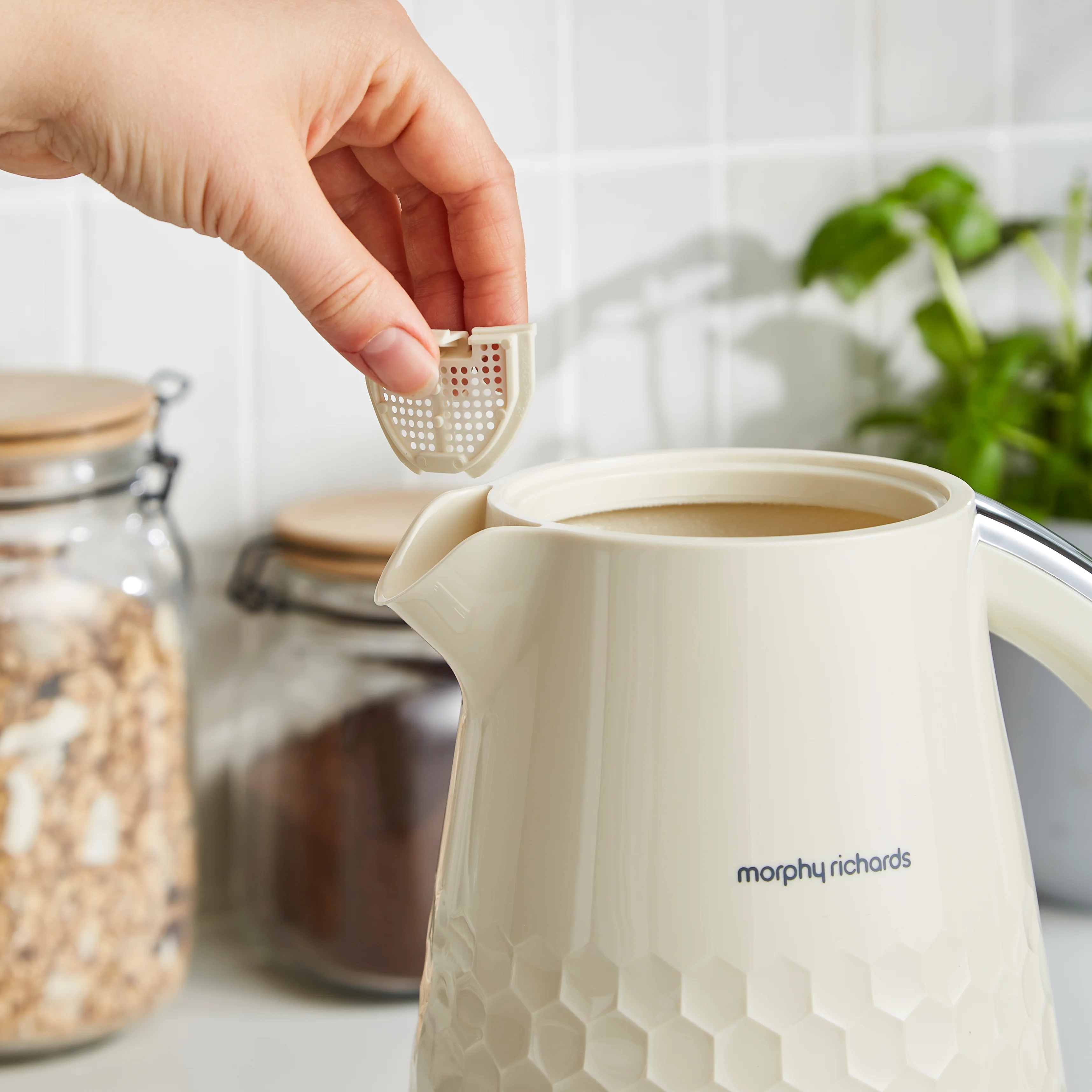 Morphy Richards Hive Cream Kettle and Toaster Set - Image 8
