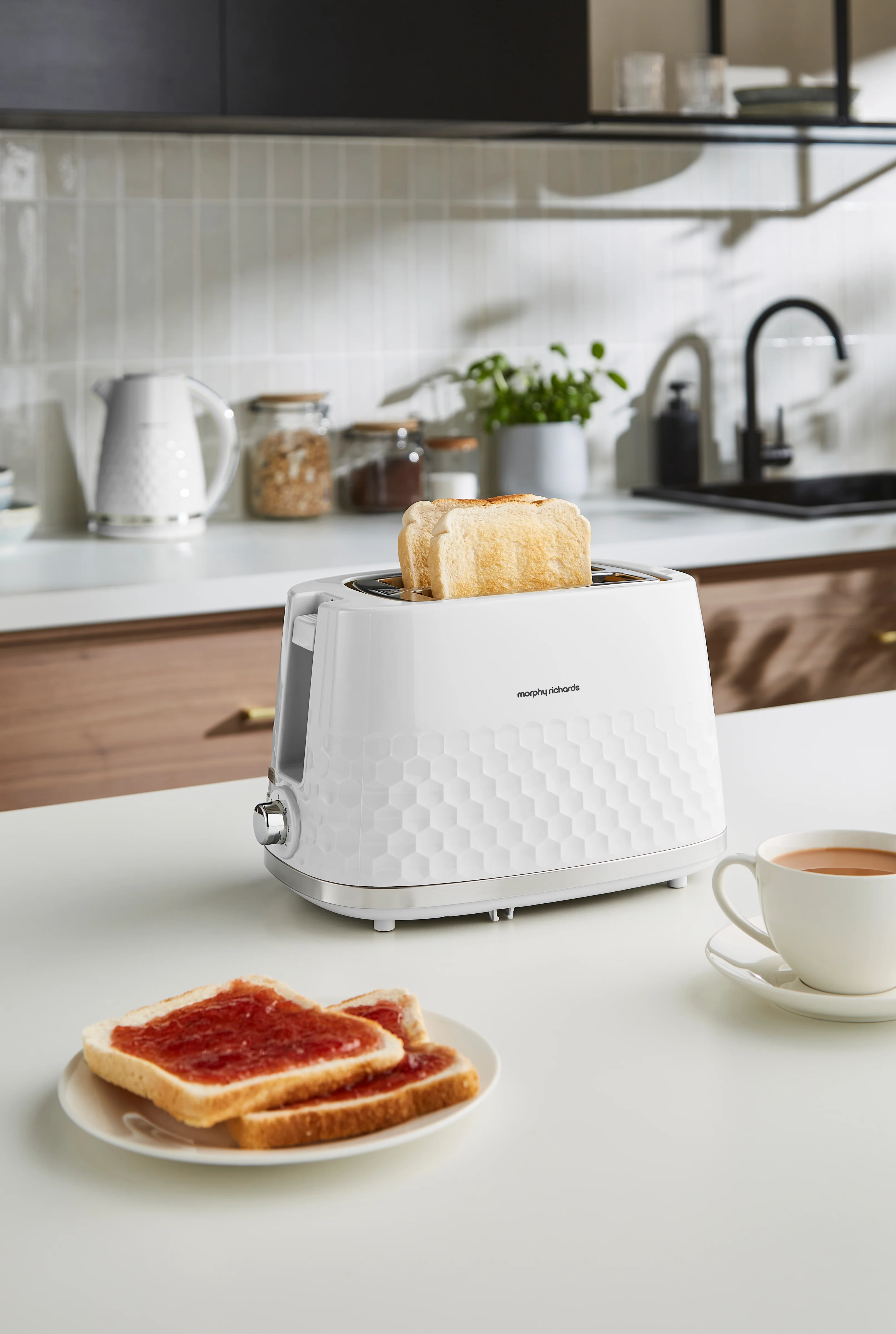 Morphy Richards Hive White Kettle and Toaster Set - Image 13