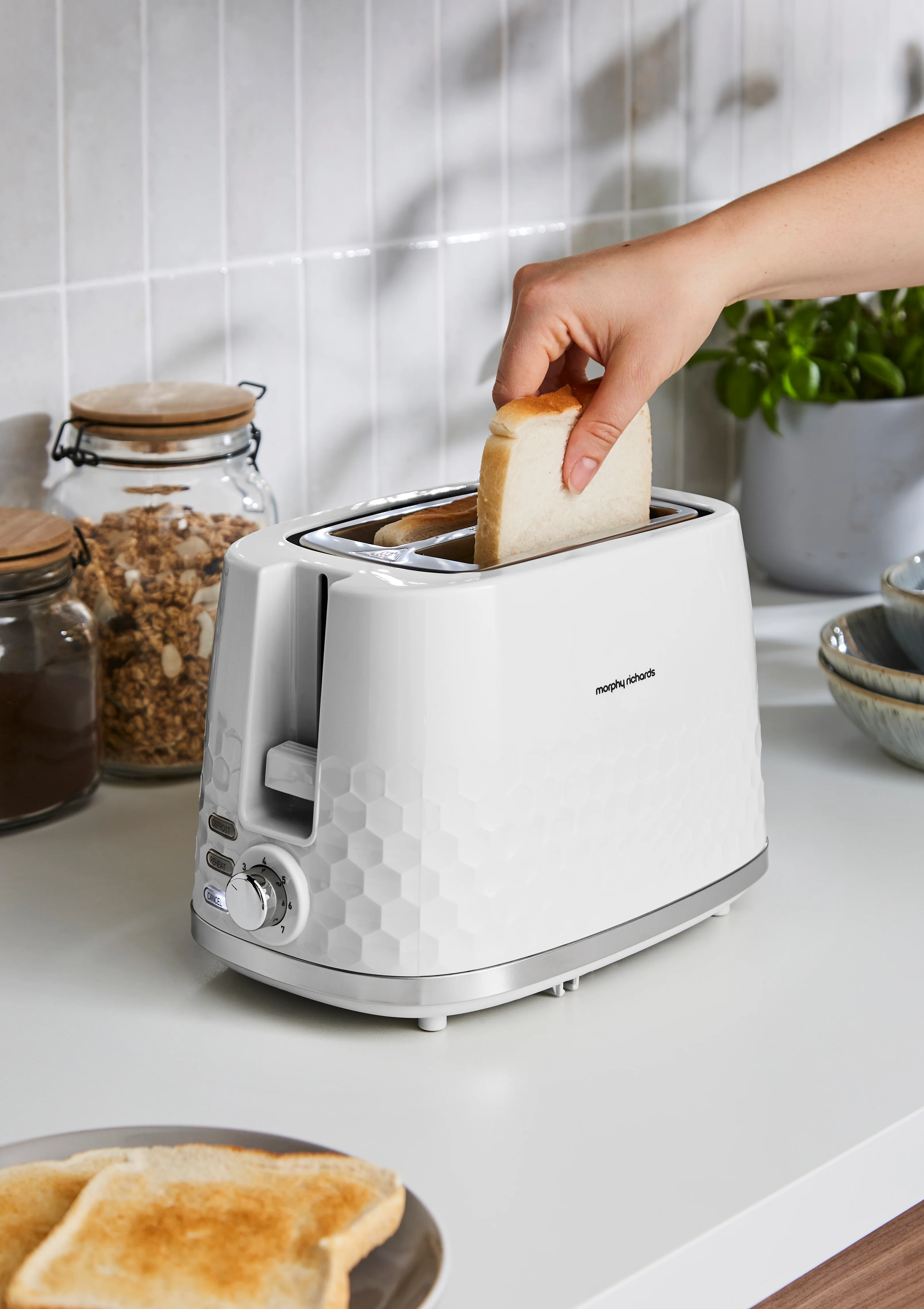 Morphy Richards Hive White Kettle and Toaster Set - Image 4