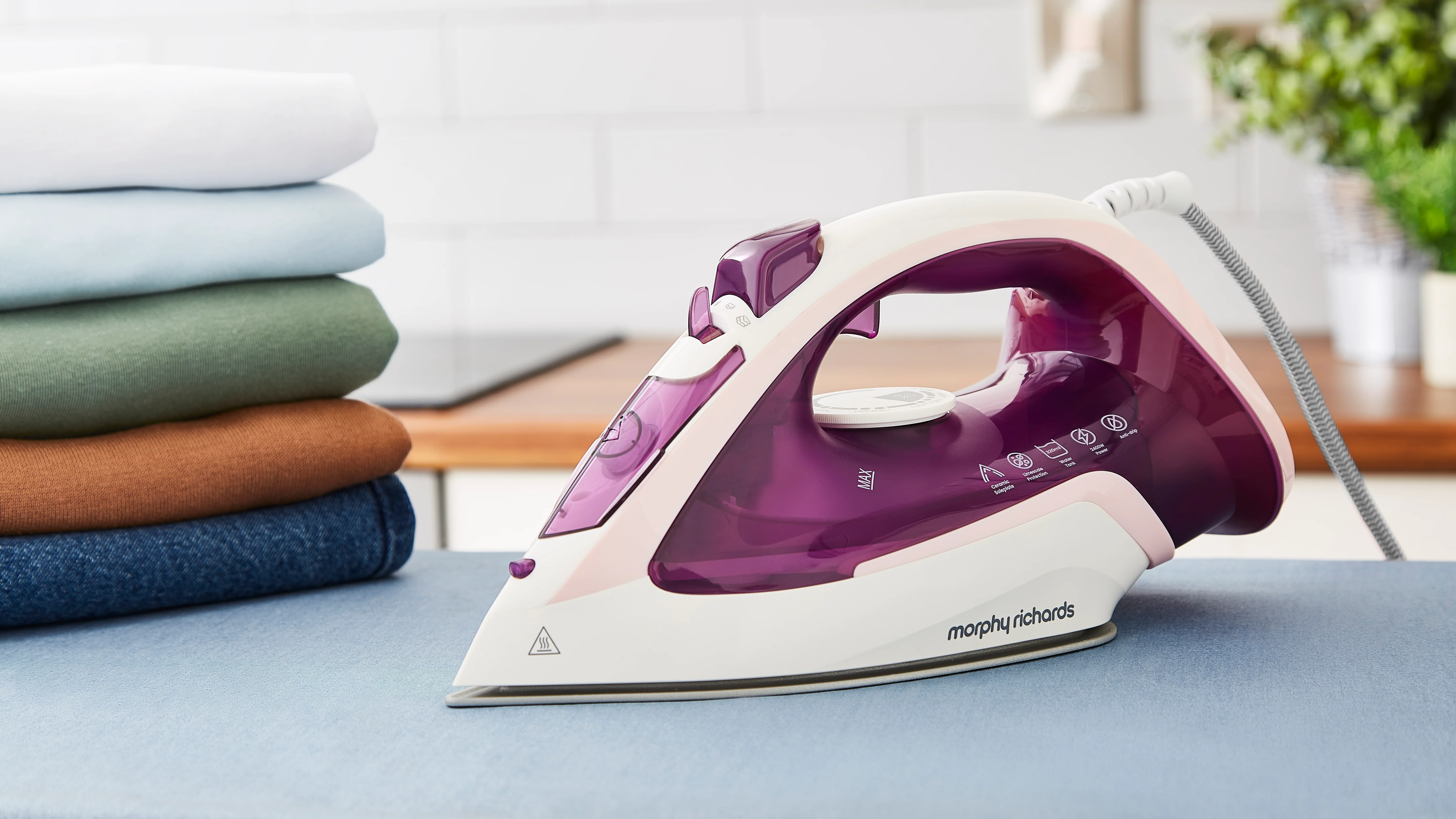 Morphy Richards Steam Flow 2400W Turbo Steam Iron - Image 5