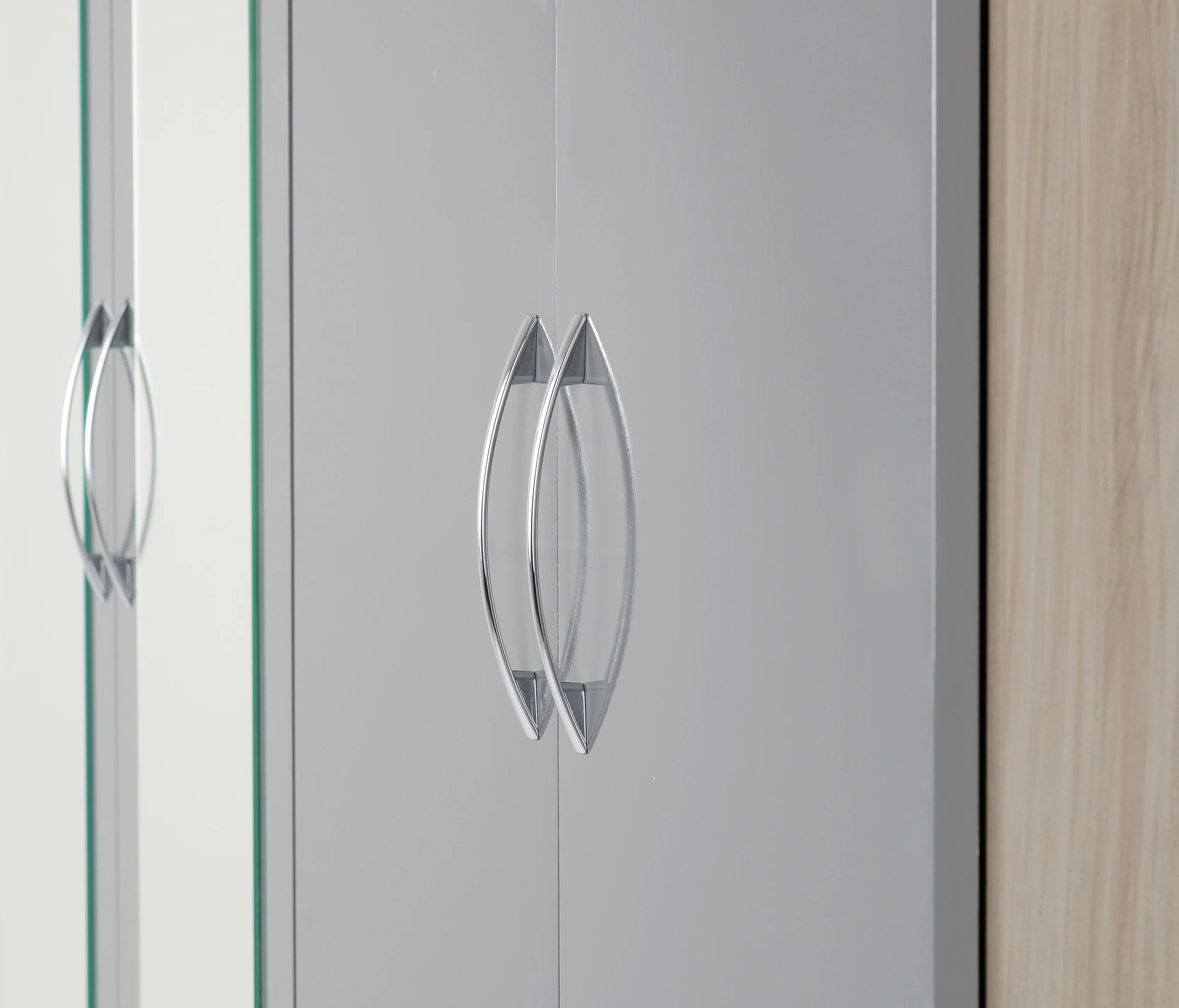 NEVADA 4 DOOR 2 DRAWER WARDROBE - GREY GLOSS/LIGHT OAK EFFECT VENEER - Image 6