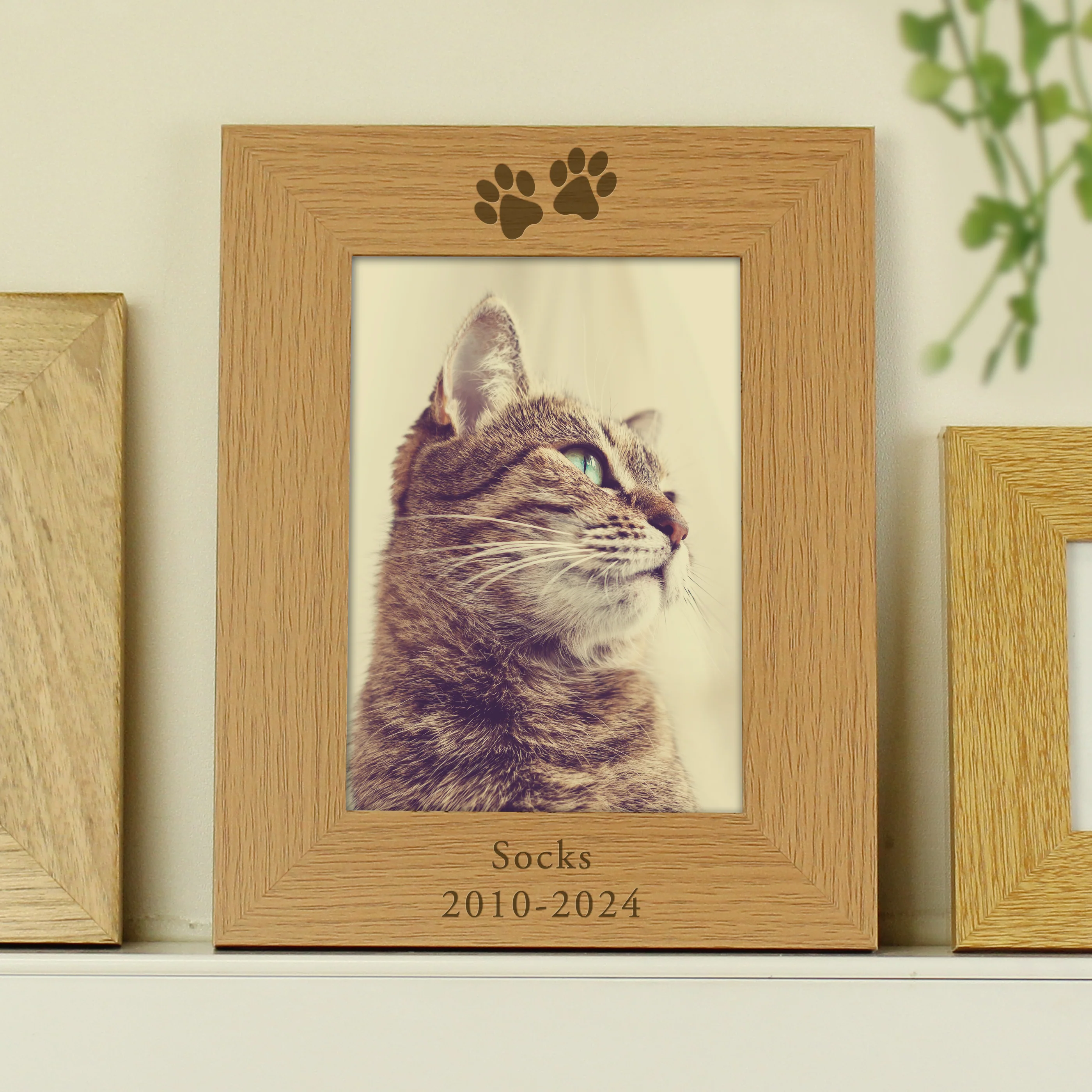 Personalised Paw Prints 5x7 Oak Finish Photo Frame - Image 2
