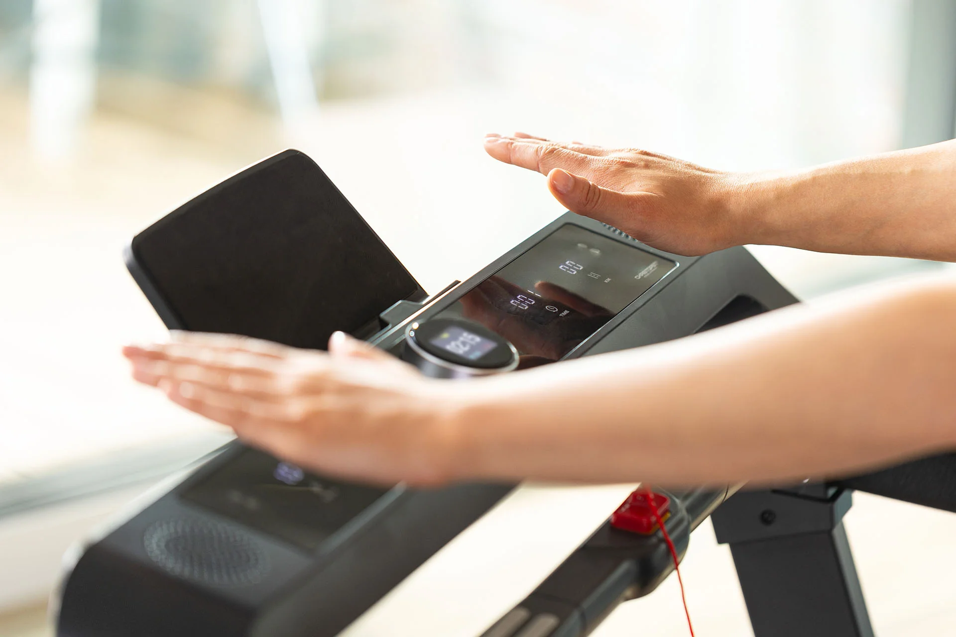 TopSports Treadmil TM 2400S With Gesture Control And Setup Mat - Image 11