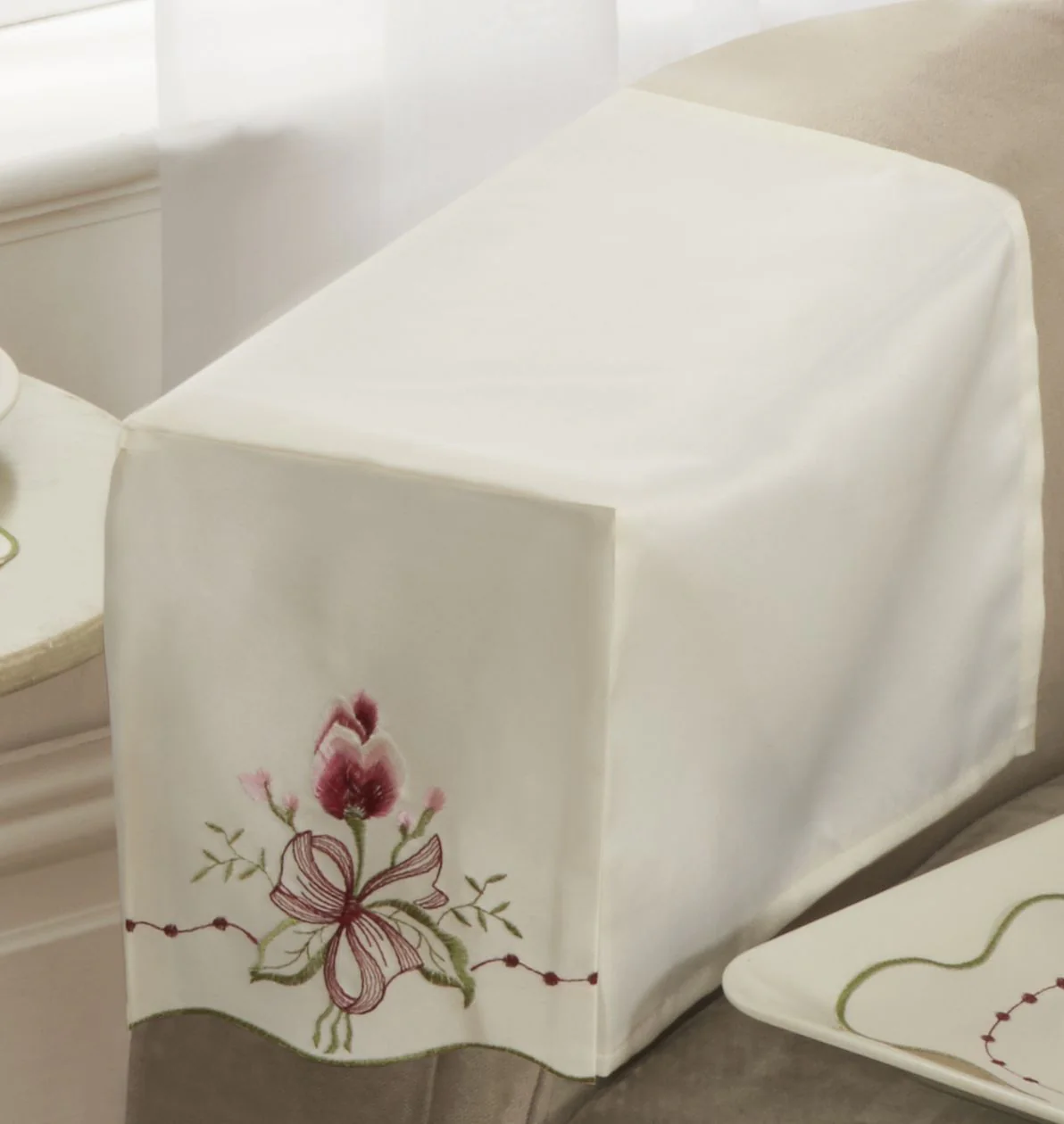 Tulip Embroidered Doyley in Cream - Image 3
